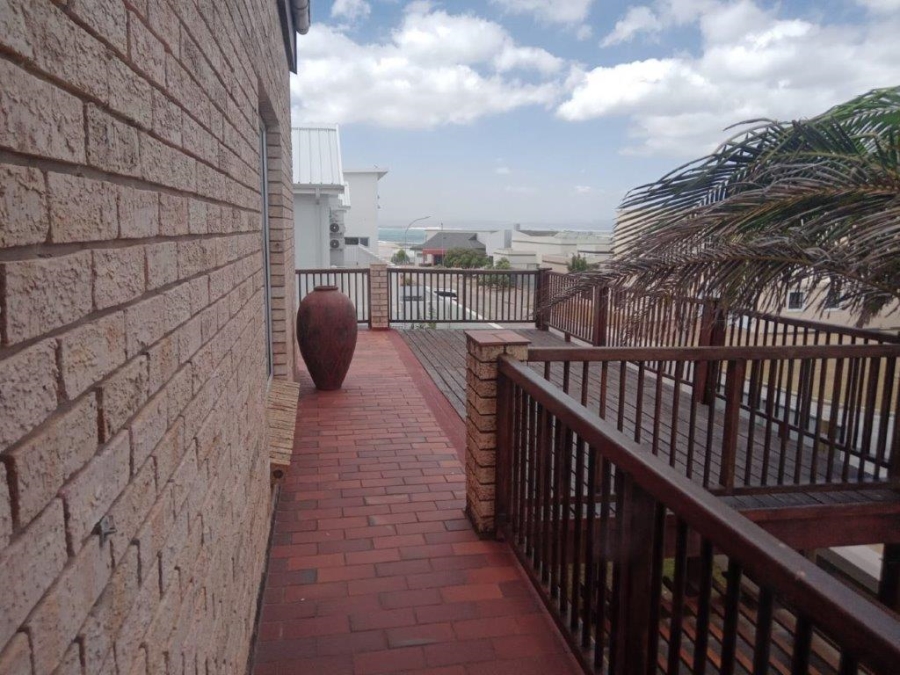 5 Bedroom Property for Sale in Wavecrest Eastern Cape